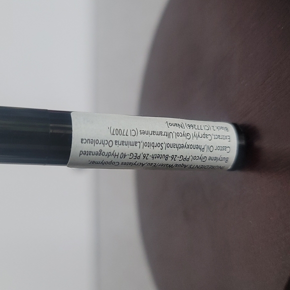 Illamasqua Liquid Eyeliner - Black - Picture 4 of 5